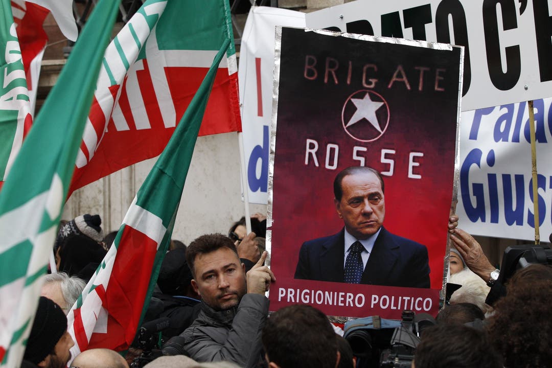 Die Berlusconi-Anhänger sprachen von einem Staatsstreich.