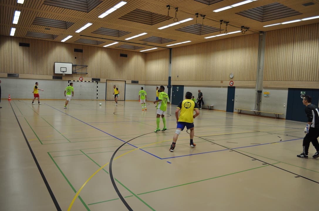 Das Futsalduell in Lenzburg erinnert dagegen fast schon an einen Besuch in der Sonntagsschule. Trashtalk? Fehlanzeige. Hartes Spiel? Vergessen Sie es.