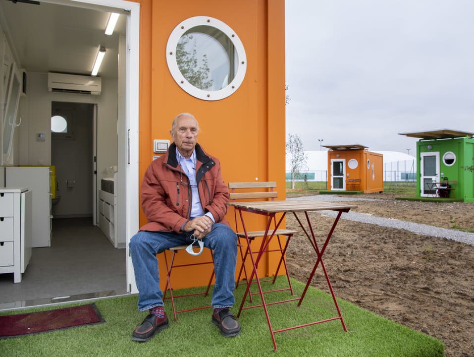 Noel Constant, der Gründer und Präsident der Stiftung Carrefour-Rue et Coulou, vor einem der neuen Studios für Obdachlose in Plan-les-Ouates.