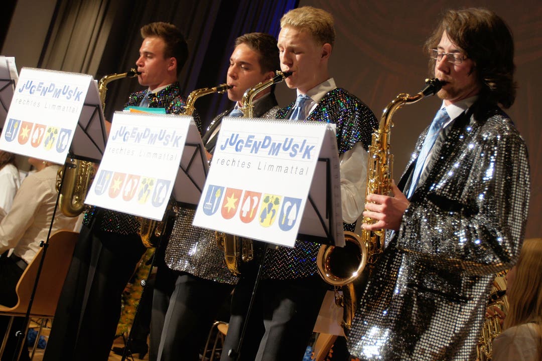 Das Saxophonregister mit Fabio Ballak, Thomas Brunner, Alex Massenbauer und Sven Urech überzeugt.