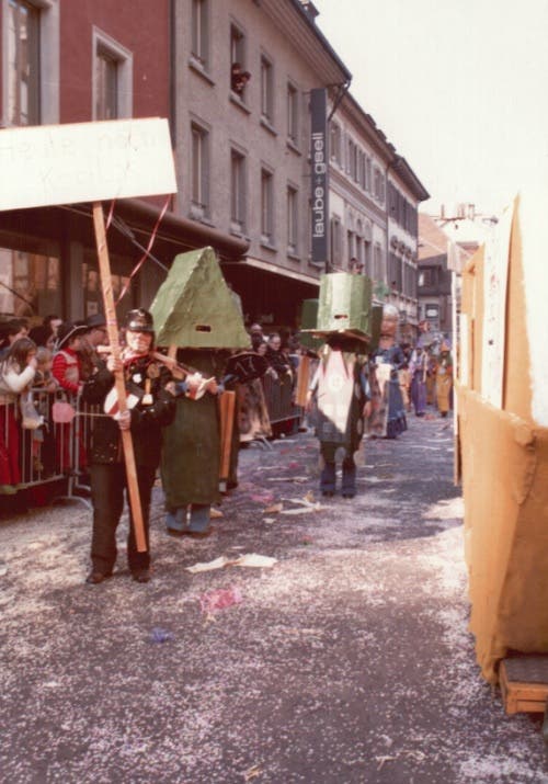 1977 Fasnachtsumzug in den Strassen Badens