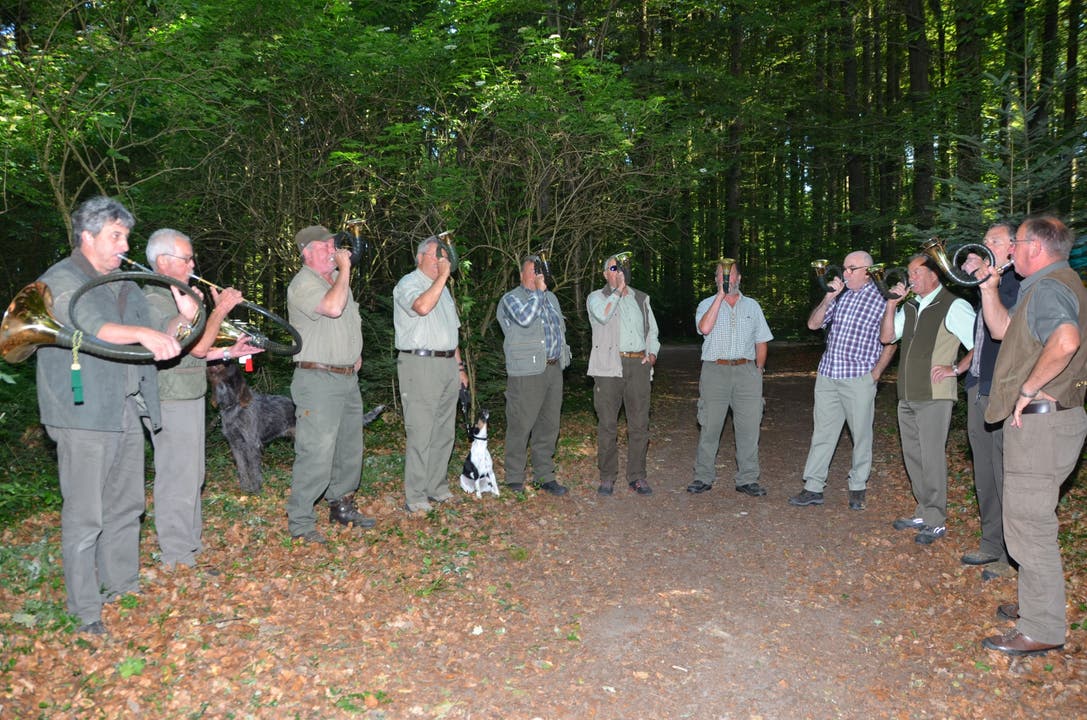 Jagdbläsergruppe unter der Leitung von Ueli Haas erfreut die Besucher