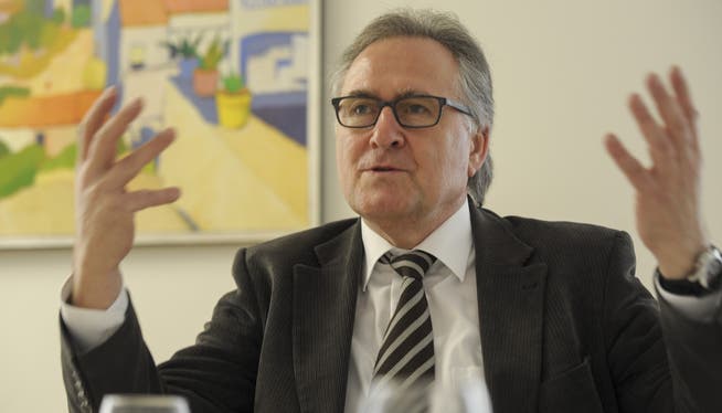 Heinz Schneider, entlassener CEO des Kantonsspitals, will juristisch gegen das Spital vorgehen.