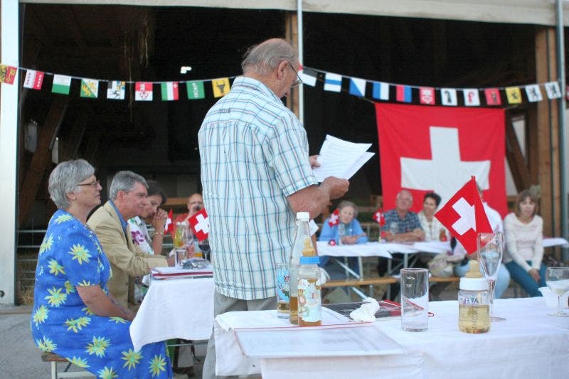 Ein Österreicher liest Bundesrat Maurers Rede für die Auslandschweizer vor 2