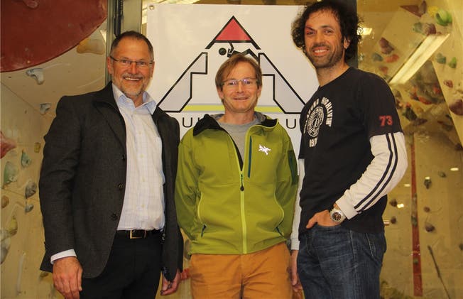 SAC-Präsident Heinz Frei, Roland Jakob und Christoph Hörmann (v. l.) vor dem Boulderraum.