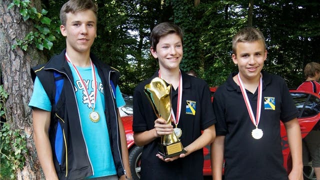 Die Juniorengruppe der Militärschützen Allschwil hat mit ihren 533 Punkten gute Chancen, sich für den Schweizer Final in Emmen zu qualifizieren. In der Mitte Vincent Vogt. Foto: BDU