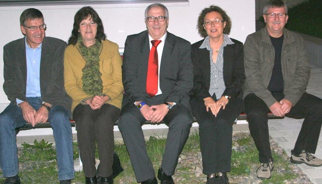 Behördenvertreter Heinz Kim (Zuzgen), Kathrin Hasler (Hellikon), Bankleiter René Hirt, Gisela Traufer (Zeiningen), Willy Schmid (Wegenstetten). mp