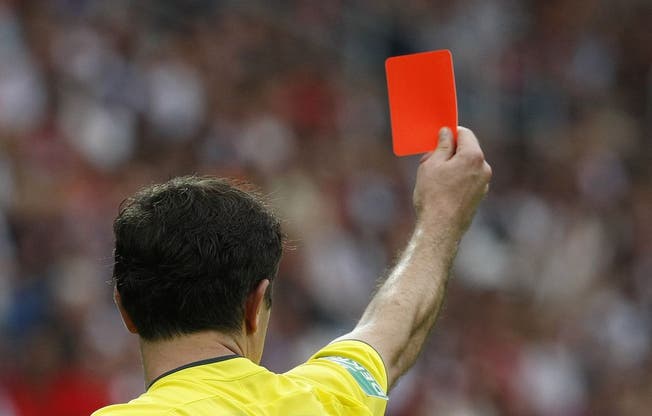 Der Bundesrat zeigt Bestechung privater im Sport die rote Karte. (Symbolbild)