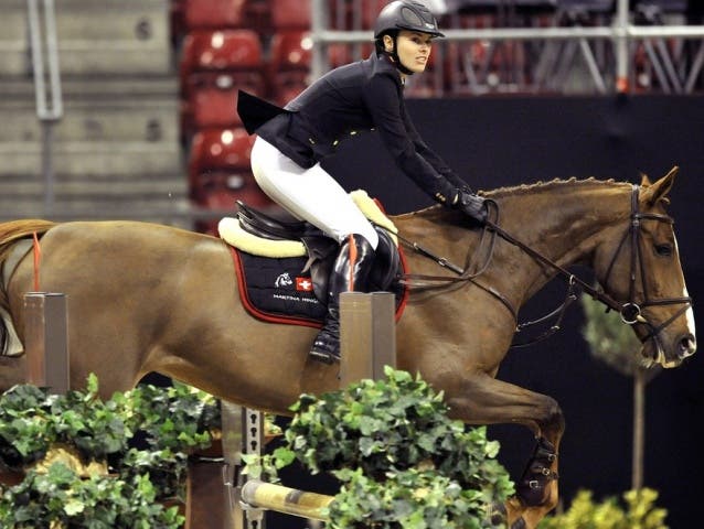 Martina Hingis, auf ihrem Pferd. Martina Hingis gönnt sich und ihrem Pferd eine Pause