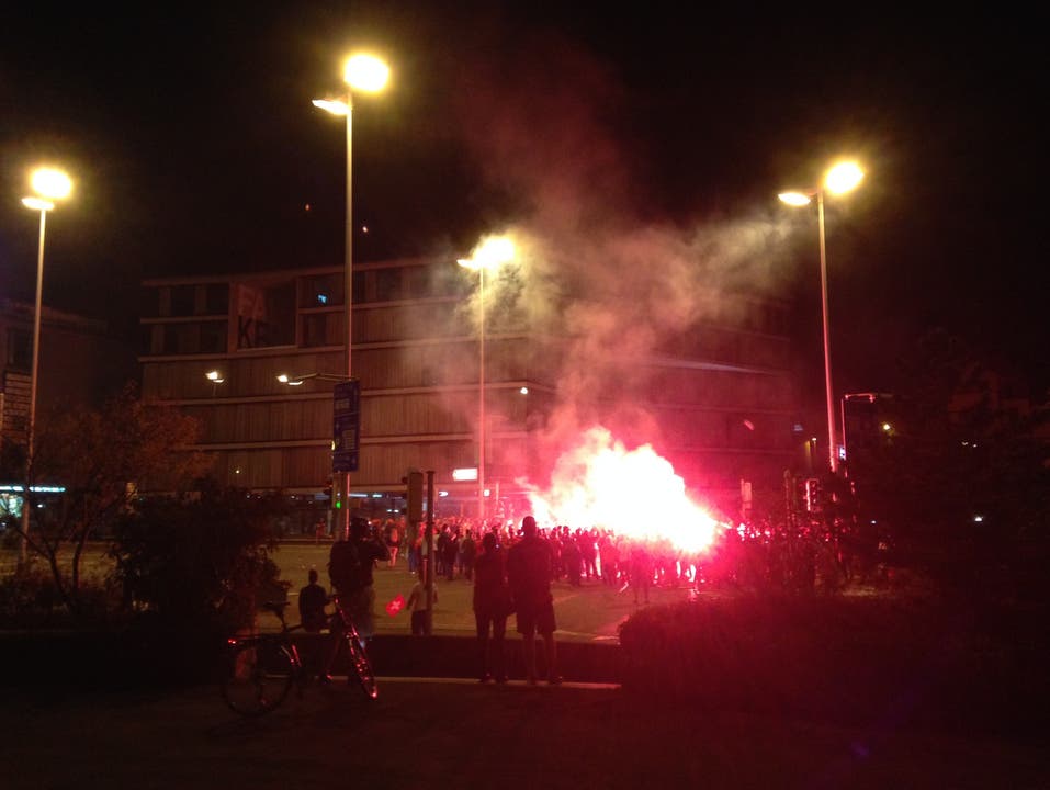 Feuerwerk mit Pyros auf dem Schulhausplatz