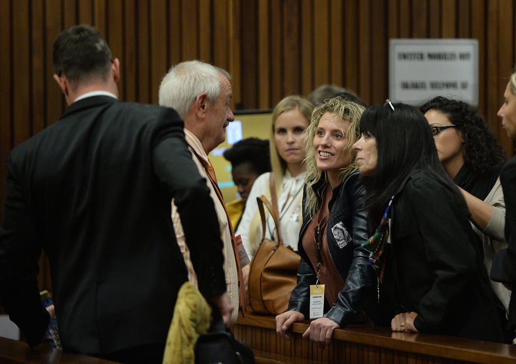 Freunde und Familie der ermordeten Reeva Steenkamp im Gerichtssaal.