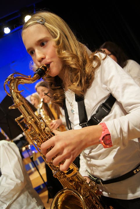 Saxofonistin Adriana Bösiger der Stadtjugendmusik Schlieren