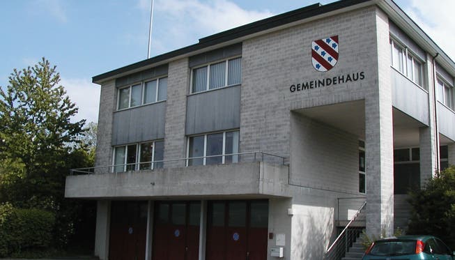In Büttikon ist ein zweiter Wahlgang nötig. Im Bild das Gemeindehaus mit Feuerwehrmagazin.