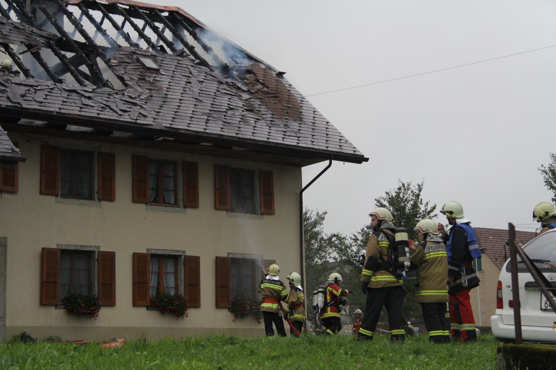Rund 100 Feuerwehrangehörige sind in Günsberg im Einsatz.