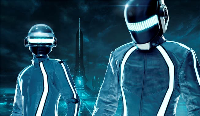 Daft Punk treten zwar weiterhin in Robosterkostümen auf, ihre Musik klingt jetzt aber menschlicher.Disney