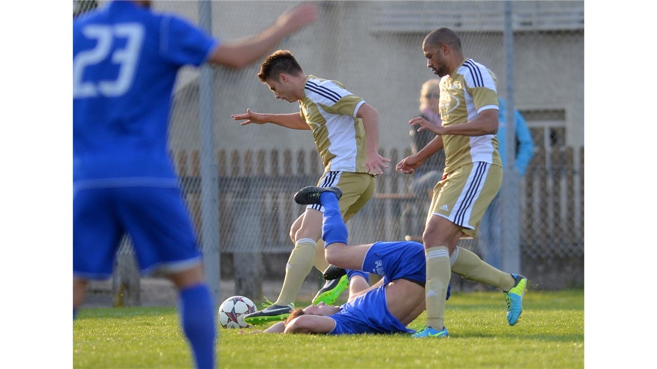 Der Penalty von Mathias Mejeh an Jeton Krasniqi, der zum 2:0 für Trimbach führte.