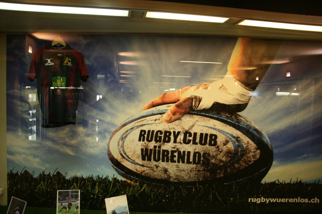 Wenn es dieses Schaufenster nicht gäbe, wüssten wohl so manche nicht, dass es einen Rugby Club in Würenlos gibt.