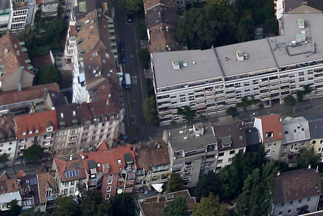 Ein Mehrfamilienhaus an der Ecke Feldbergstrasse/Efringerstrasse ist der Tatort.