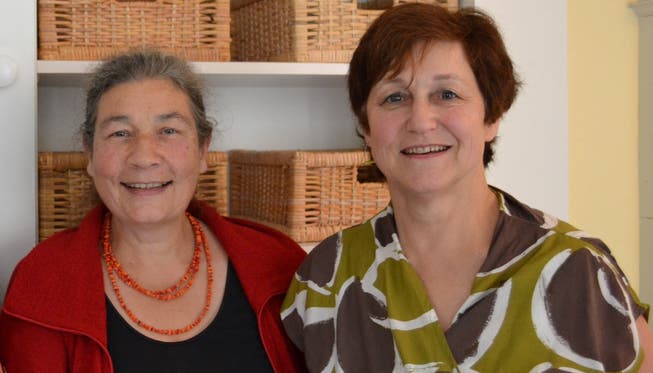 Margaritha Muelli (Vorstandspräsidentin Familienzentrum Karussell, links) und Betriebsleiterin Kathie Wiederkehr. Stefanie Suter