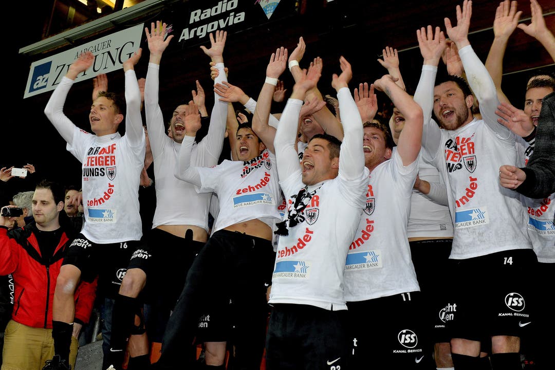 Grund zum Feiern: Der FC Aarau steigt nach drei Jahren in der Challenge League wieder auf