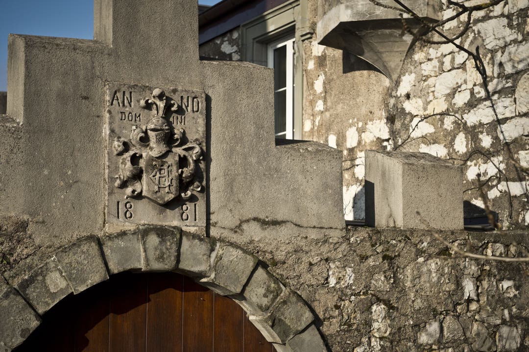 Das Wappen über dem Schlosseingang