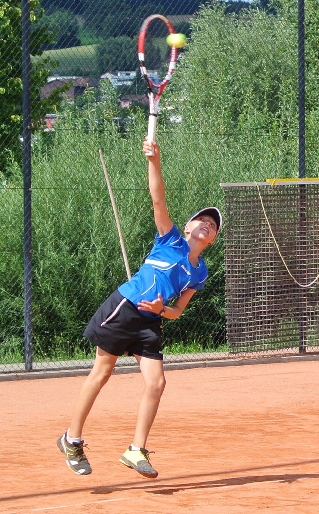 Die junge Tennisspielerin Sophie Lüscher will bald erste Erfahrungen an internationalen Turnieren sammeln. Carla Stampfli