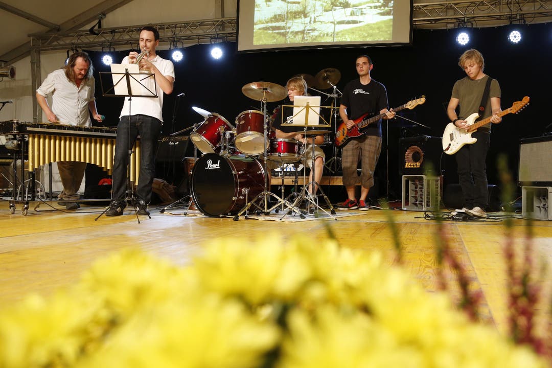 Die Band der Musikschule Lengnau-Büren zeigt ihr Koennen