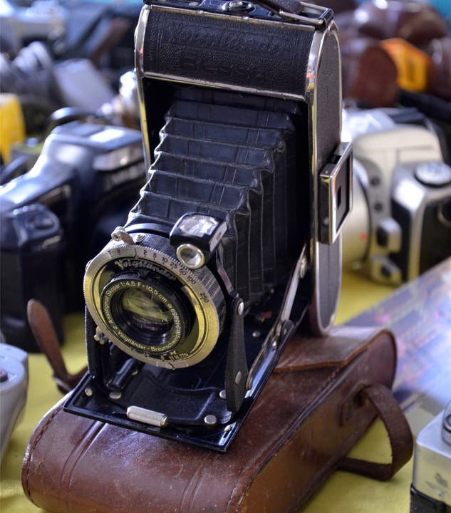 Antike Kameras gab es gleich massenweise im Angebot.