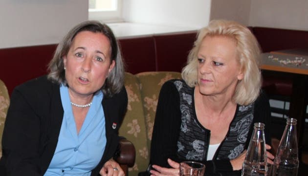 Angelica Cavegn Leitner (links) wird Präsidentin der Neujahrskommission, Regina Jäggi jene der Maienzugkommission.