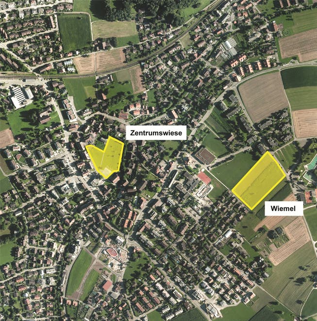 Standortvorschläge: Die Zentrumswiese inmitten des Dorfes und das dezentral gelegene Gebiet Wiemel. ZVG