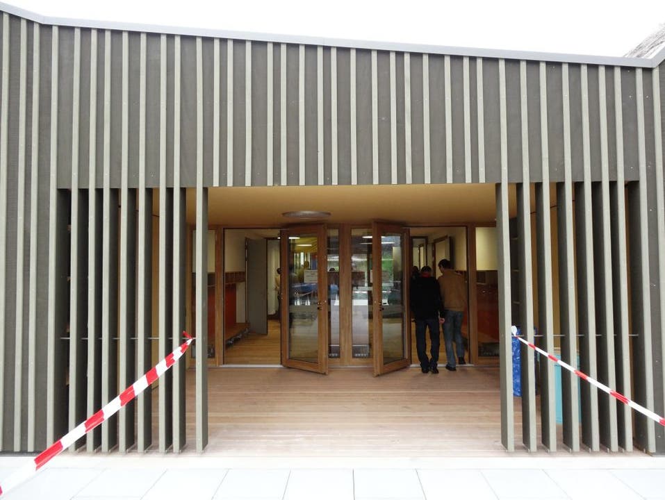 Der Eingang zum Doppelkindergarten von der Seite des Schulareals