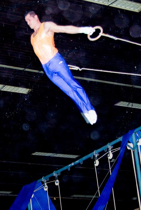 Wettingen Turn Gala, Philipp Siegrist, Artist beim Cirque du Soleil zeigt sein Können