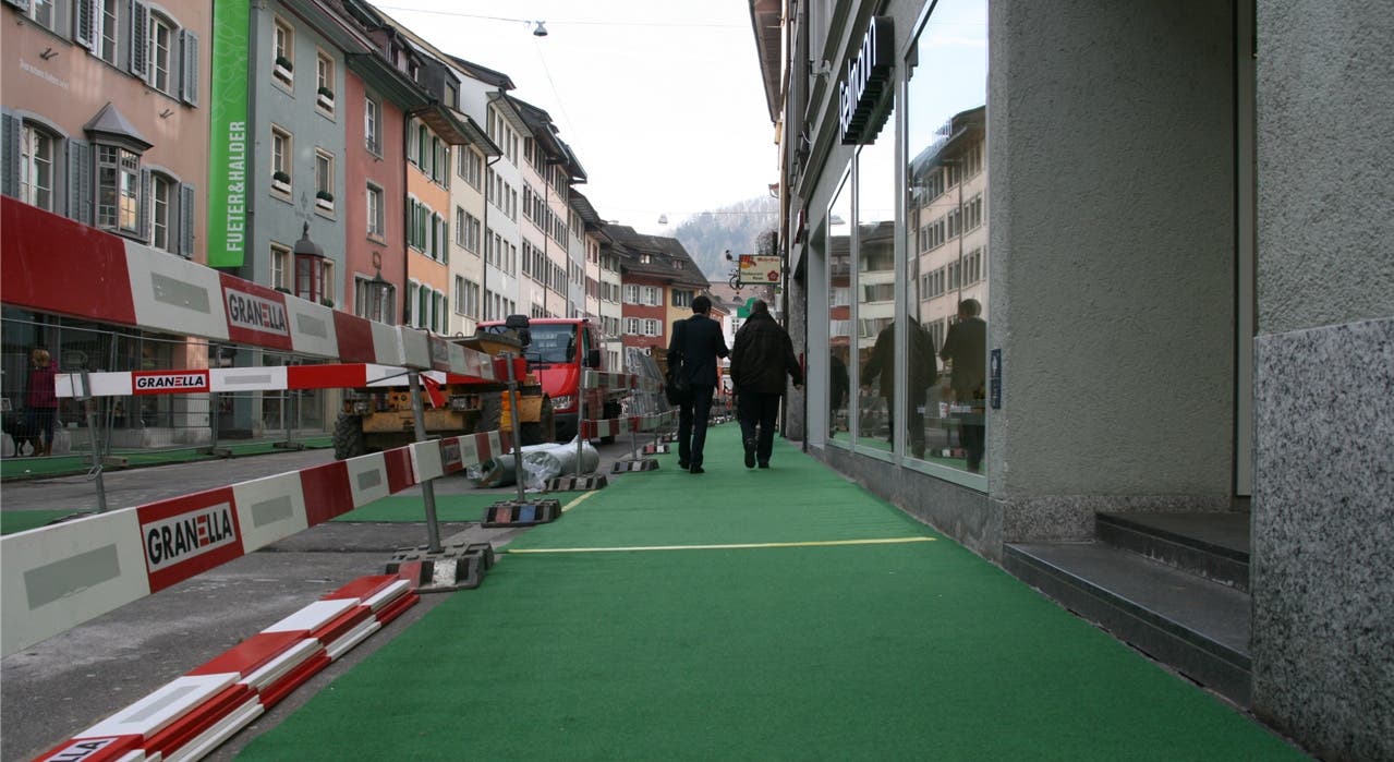 Für die Fussgänger wurde ein grüner Teppich verlegt.