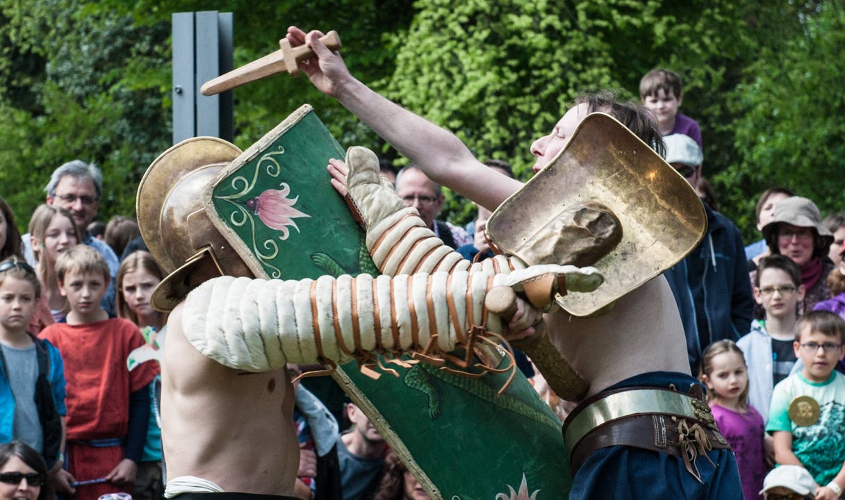 Nach zehn Jahren verabschieden sich die Vindonissa-Gladiatoren mit einem letzten Kampf von der Arena. (Gladiatorenkämfe vom Römertag im Mai 2013)