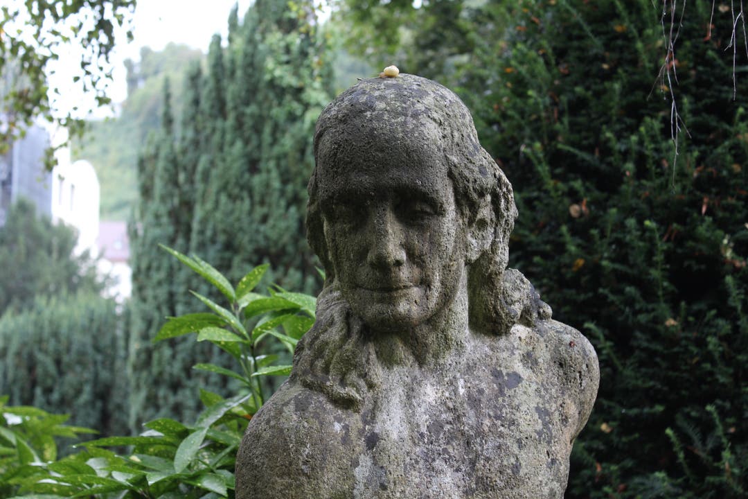 Das 'Engelspaar' von Hans Trudel ziert den alten Friedhof an der Bruggerstrasse
