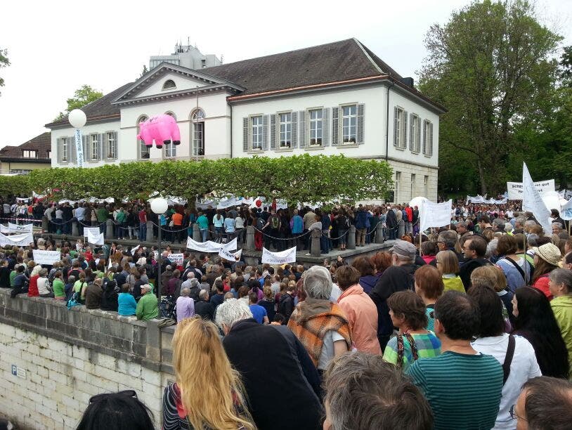 Lehrer-Demo am Dienstag vor dem Grossratsgebäude in Aarau.