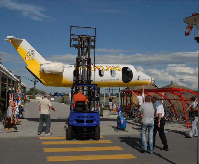 Im Herbst 2007 wurde ein echter Düsenjet auf dem Spielplatz vor dem Airport-Restaurant montiert