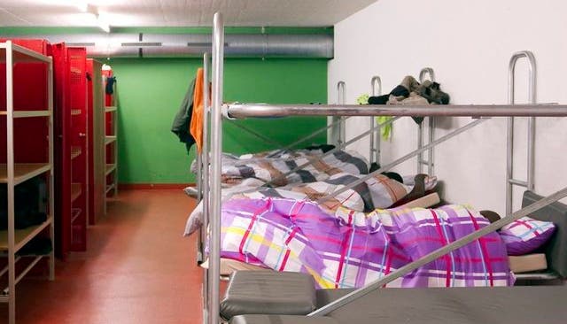 Der Schlafraum einer Asylunterkunft. (Symbolbild)