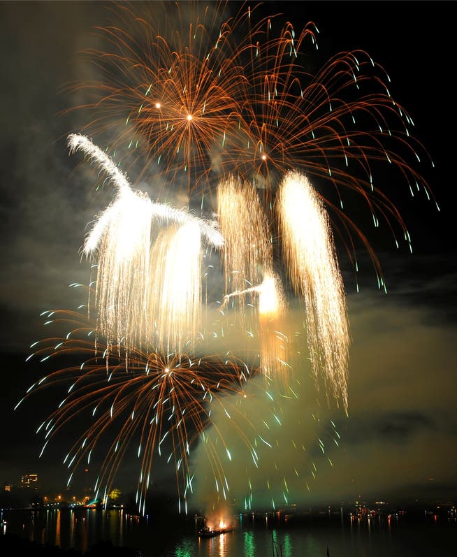 Tausende werden das Feuerwerk am Bielersee verfolgen ohne selber zündeln zu dürfen.