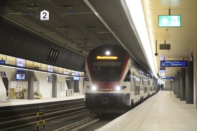 Bitte (noch) nicht einsteigen: Die SBB testen den neuen Bahnhof Löwenstrasse, bis er am 15. Juni definitiv in Betrieb geht.