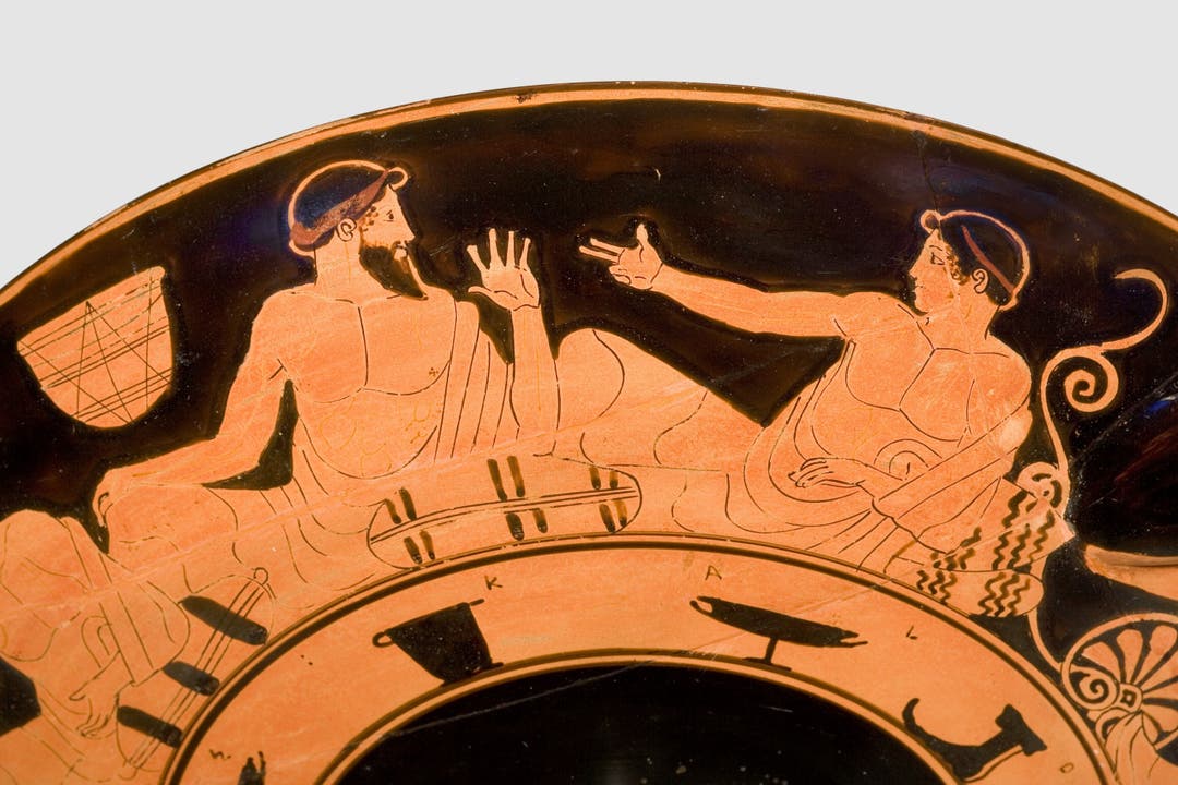 Männerfreundschaften beim Gelage. Weinschale (Kylix ) aus Athen; Ton; um 470 v. Chr.