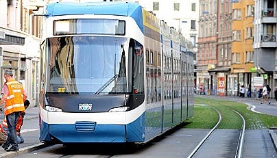 Eine Frau ist in Zürich vom Tram erfasst worden. (Symbolbild)