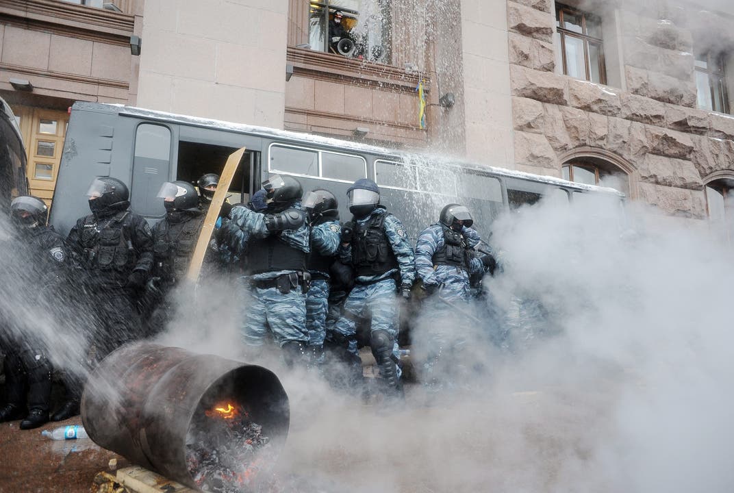 Massenproteste in Ukraine dauern an - Regierung droht