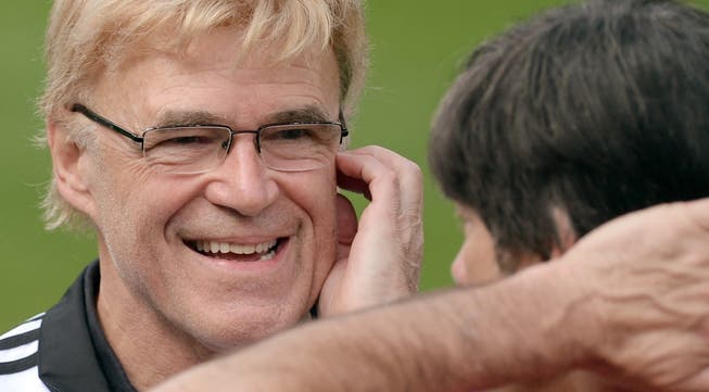 Urs Siegenthaler versorgt Bundestrainer Joachim Löw nicht nur mit Informationen über den Gegner, er unterstützt ihn auch sonst.