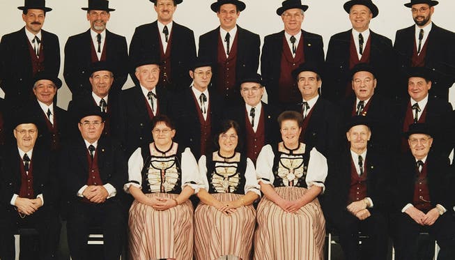 Damals noch voll im Saft: der Jodlerklub Säli Olten in einer Aufnahme von 1996; oberste Reihe, zweiter vor links: Max Riszvg