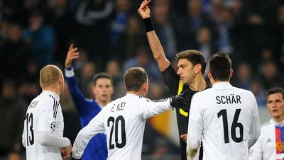 Vier Mann im Offside: Wie Schiri Tagliavento Partei für Schalke ergriff