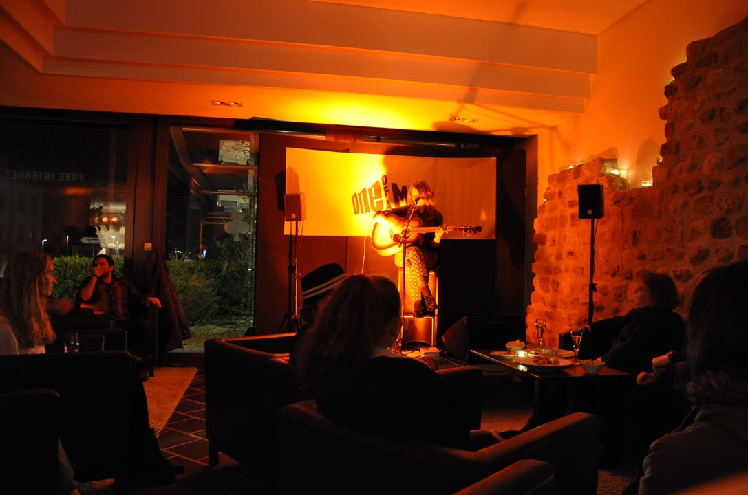 Im Best Western Hotel du Parc tritt die Solo-Künstlerin Erica Buettner auf