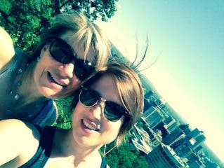 Die Wettingerin Nadine Egloff (23) trifft nach acht Monaten ihre Mutter wieder - in Kanada: «Ich und meine Mutter auf dem Mont Royal in Montreal.»