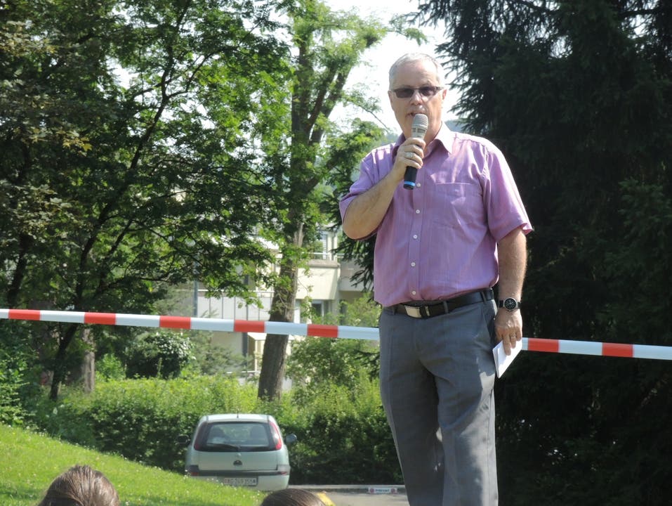 Gemeinderat Markus Mötteli erklärten den Schülern das Projekt.