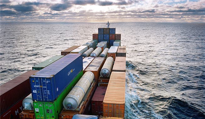 Ein Containerschiff auf der Ostsee: Viele halten die WTO bereits für gescheitert und setzen auf bilaterale Freihandelsabkommen. Keystone